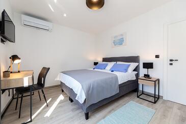 Ferienwohnungen mit Parkplatz Baska, Krk - 19538