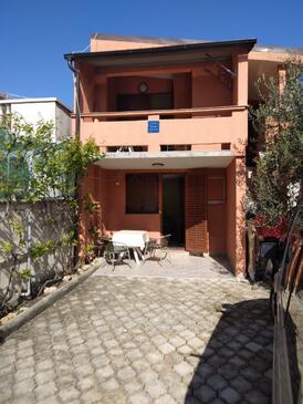 Apartments with parking space Vir - 19547