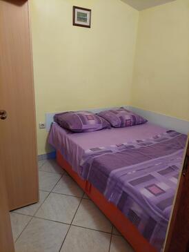 Apartments with parking space Vir - 19547