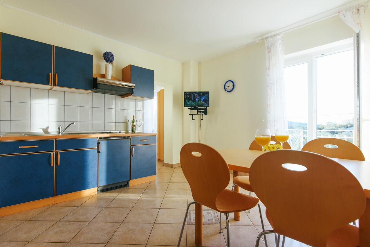 A-19561-a - Private accommodation - Apartments with a parking space Jezera, Murter