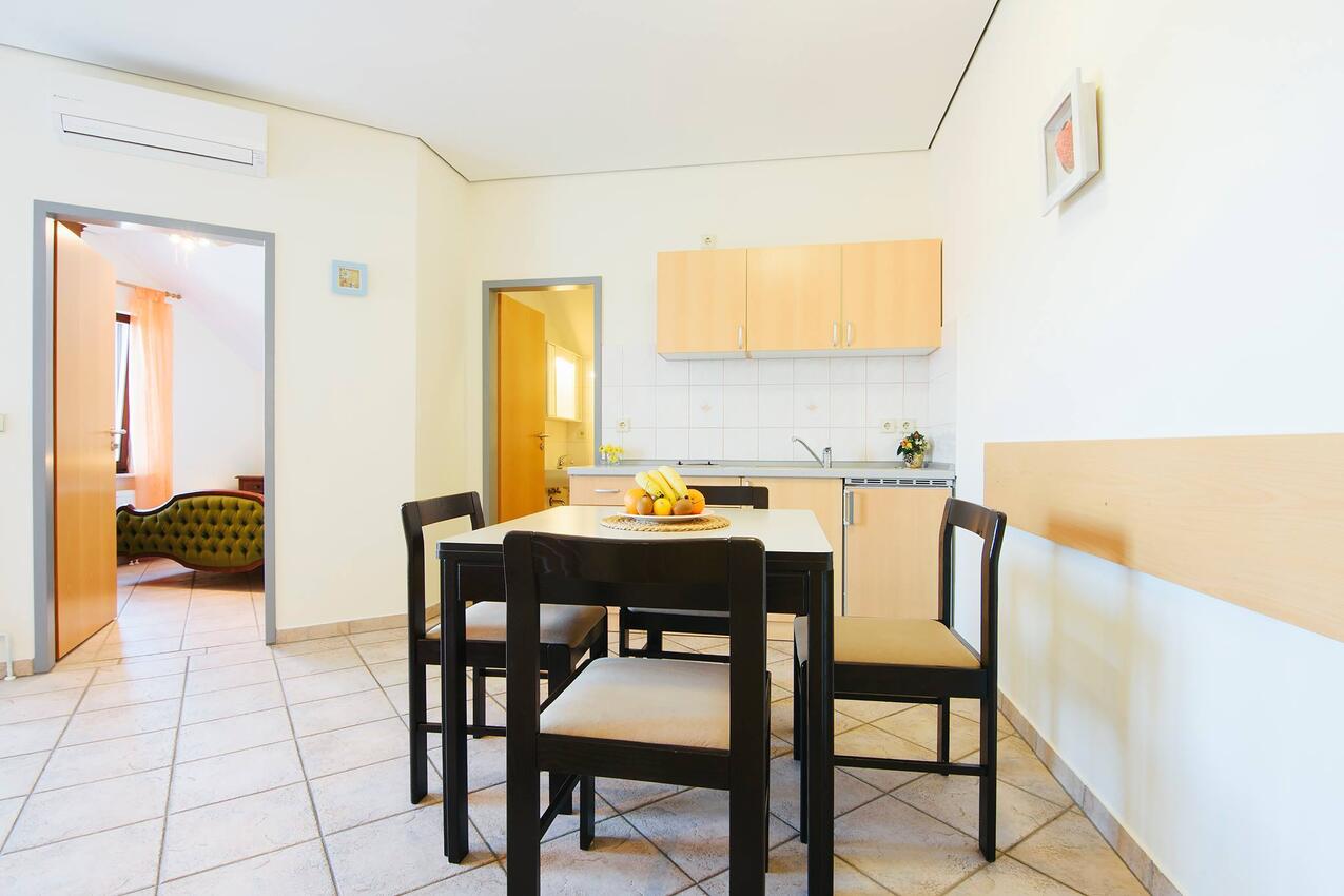 AS-19561-a - Private accommodation - Apartments with a parking space Jezera, Murter