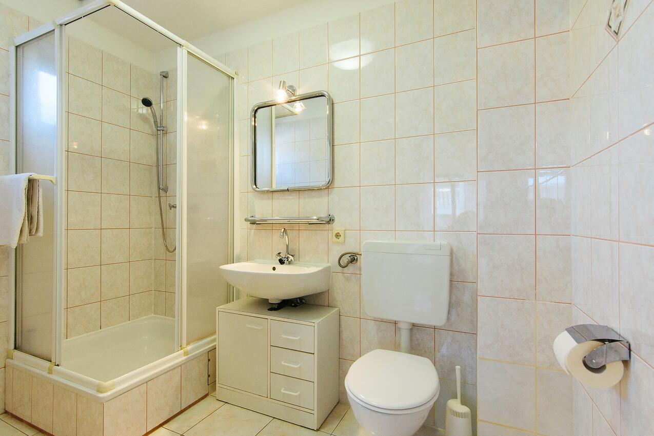 AS-19561-b - Private accommodation - Apartments with a parking space Jezera, Murter
