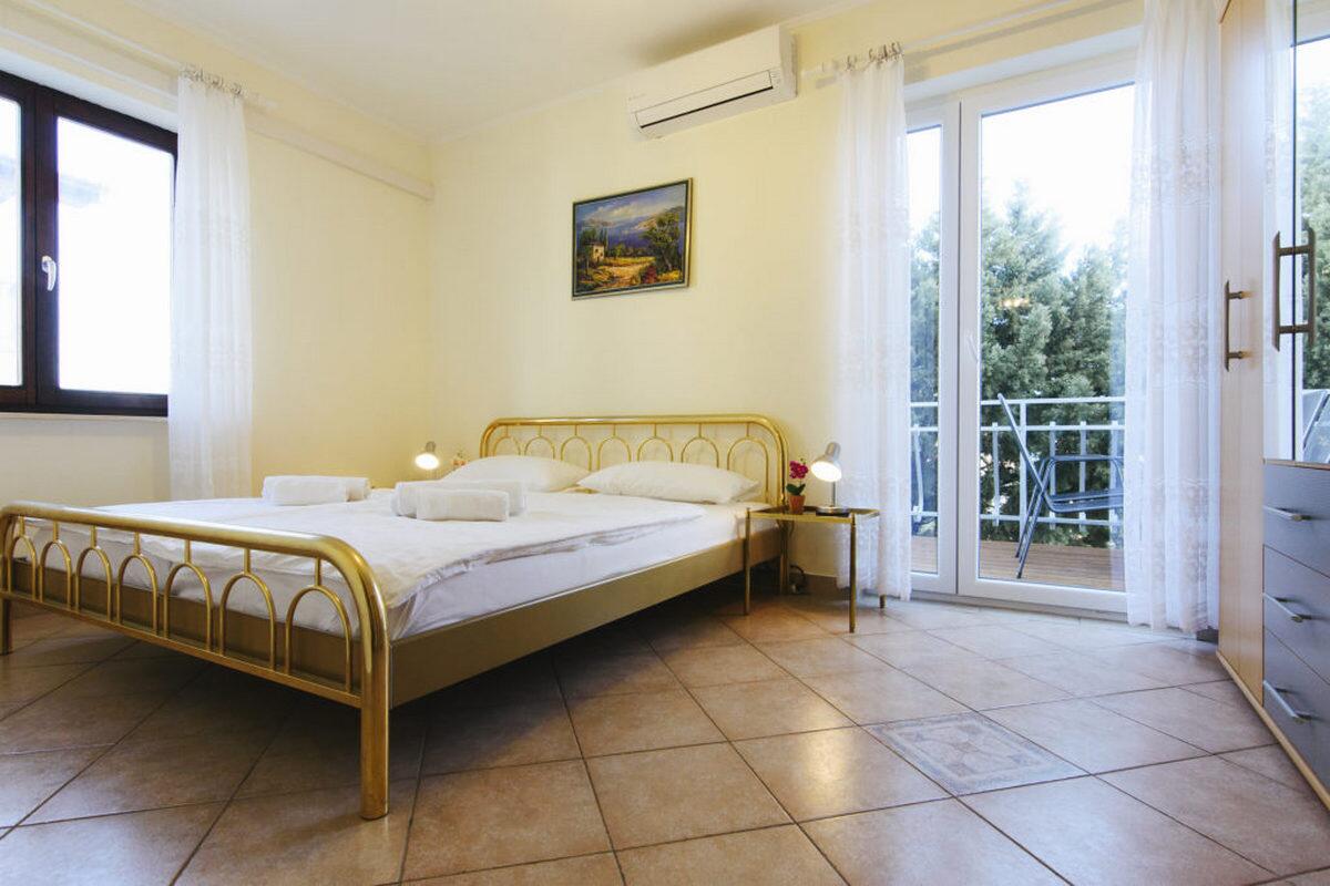 AS-19561-b - Private accommodation - Apartments with a parking space Jezera, Murter