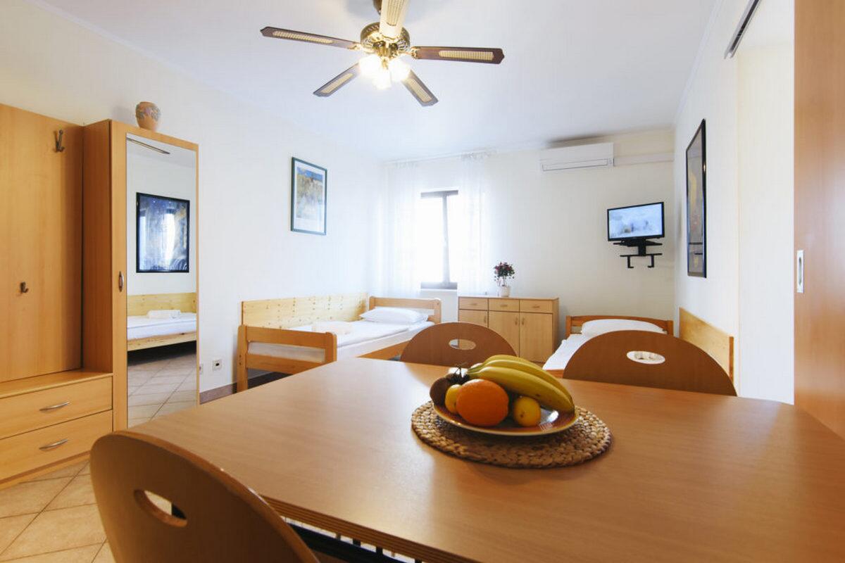 AS-19561-b - Private accommodation - Apartments with a parking space Jezera, Murter
