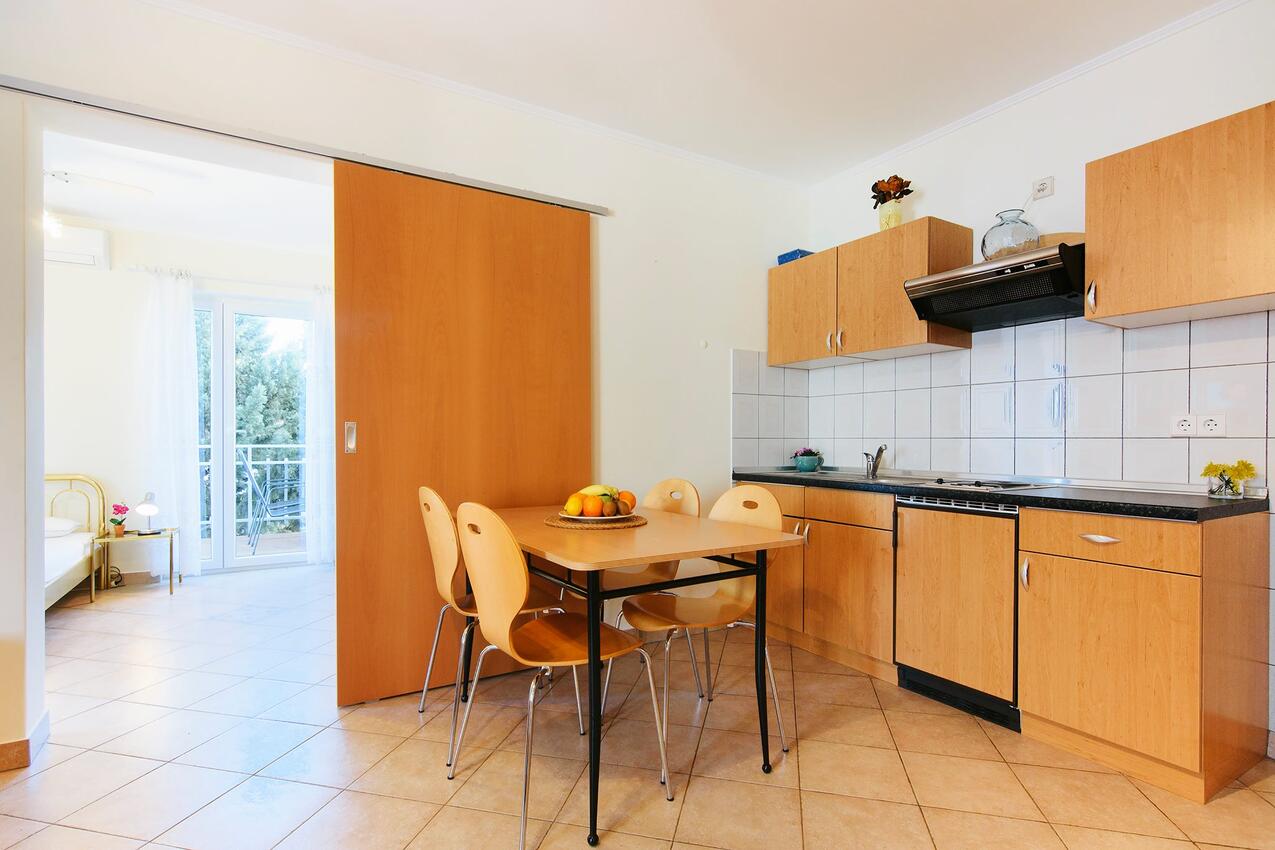 AS-19561-b - Private accommodation - Apartments with a parking space Jezera, Murter