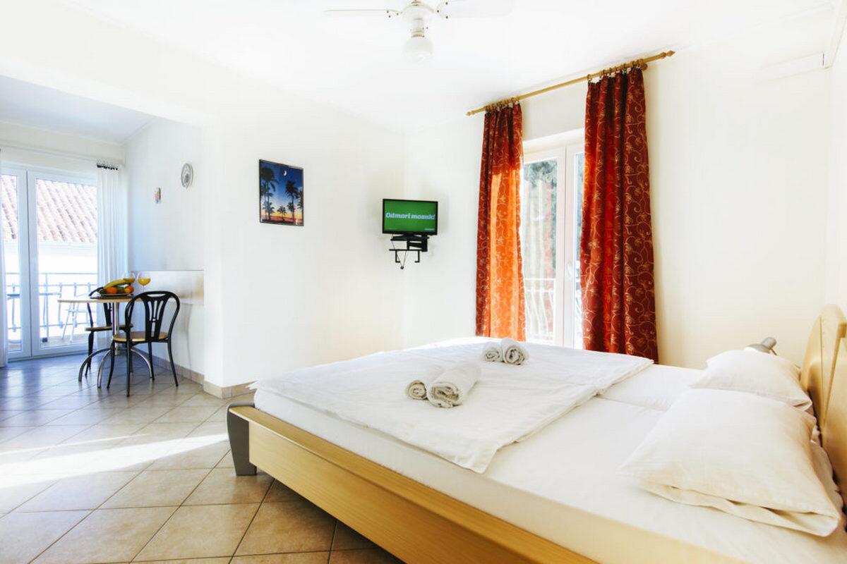 AS-19561-c - Private accommodation - Apartments with a parking space Jezera, Murter