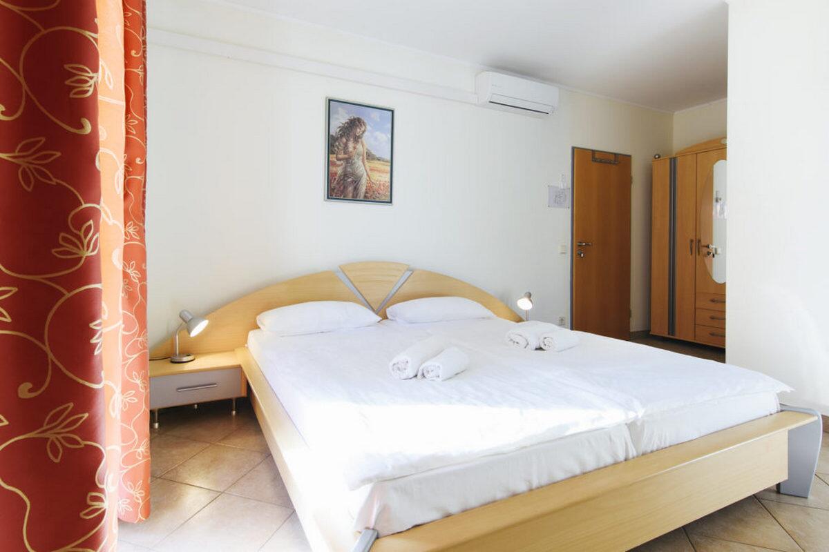 AS-19561-c - Private accommodation - Apartments with a parking space Jezera, Murter