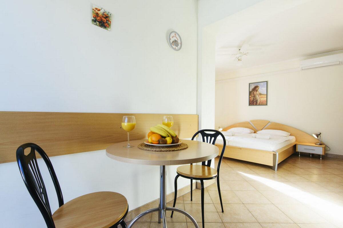 AS-19561-c - Private accommodation - Apartments with a parking space Jezera, Murter