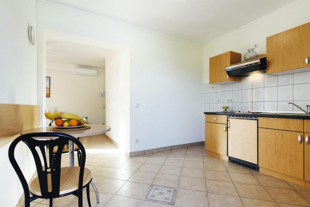 AS-19561-c - Private accommodation - Apartments with a parking space Jezera, Murter
