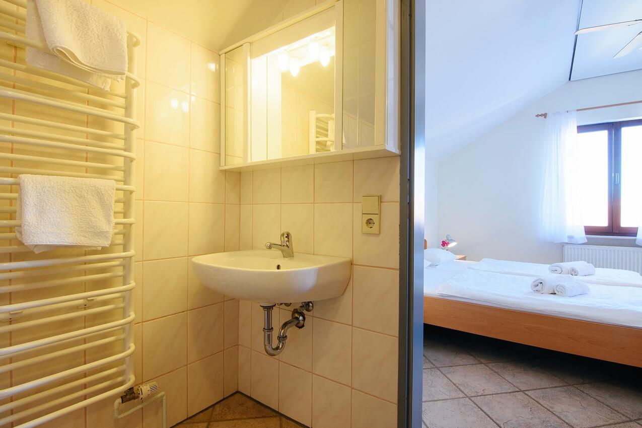 AS-19561-d - Private accommodation - Apartments with a parking space Jezera, Murter
