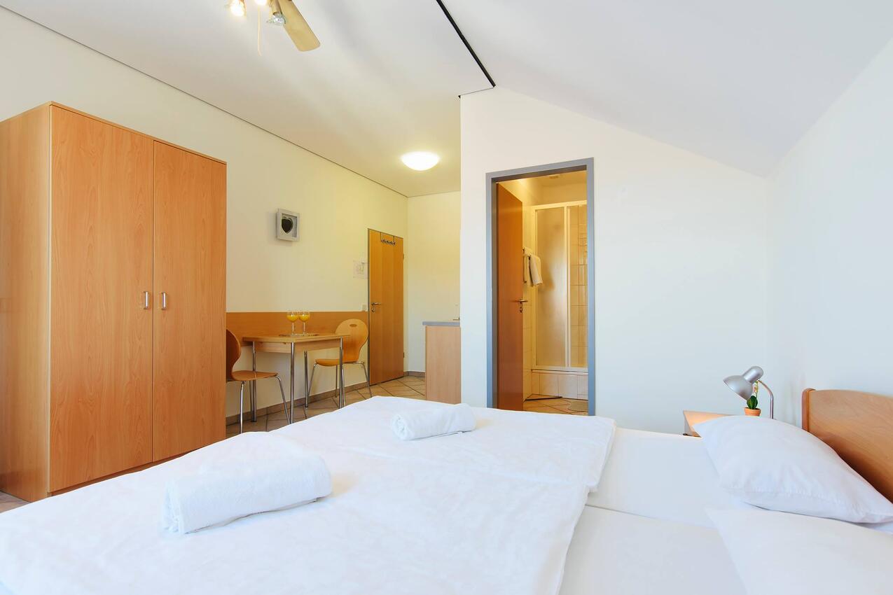 AS-19561-d - Private accommodation - Apartments with a parking space Jezera, Murter