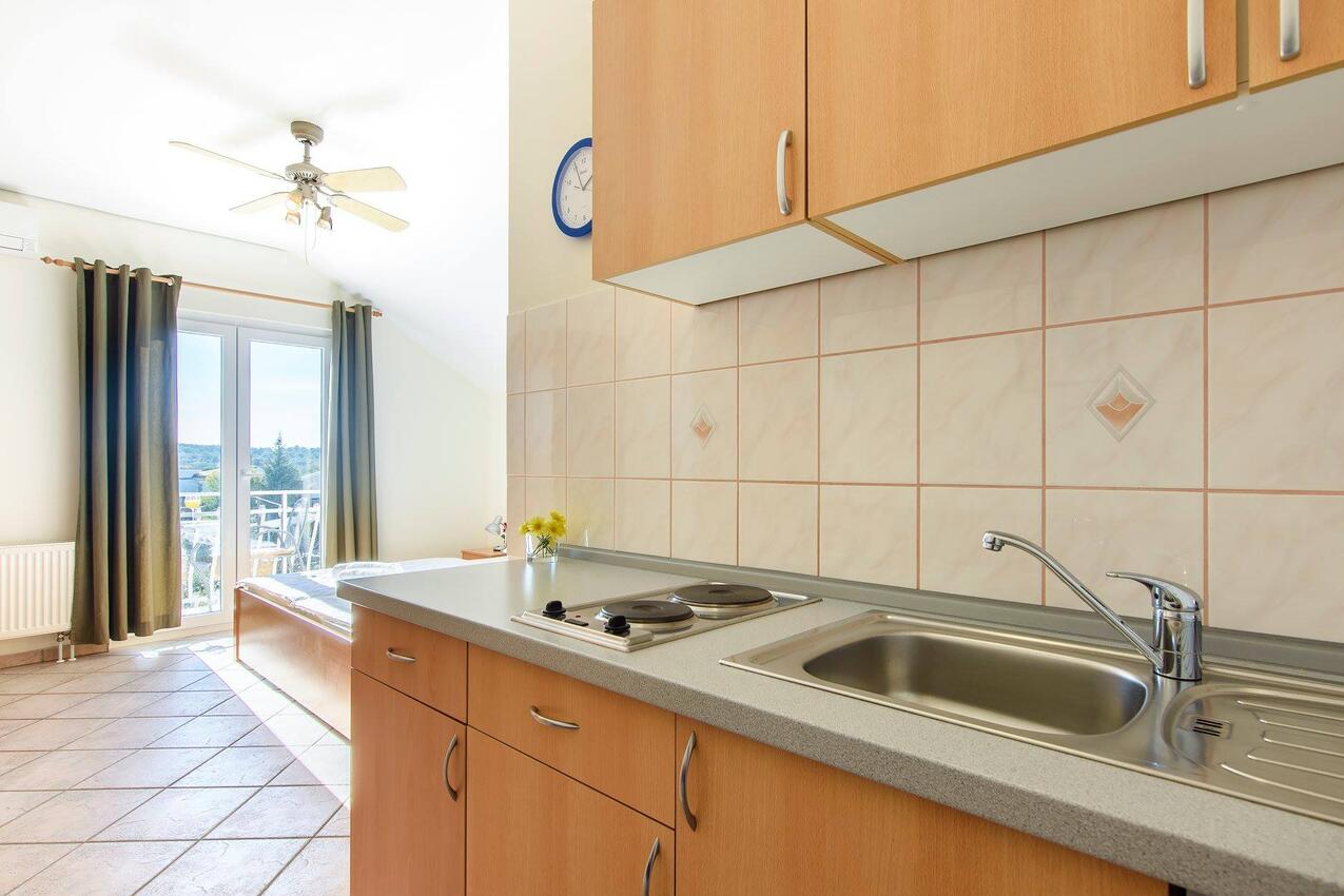 AS-19561-e - Private accommodation - Apartments with a parking space Jezera, Murter