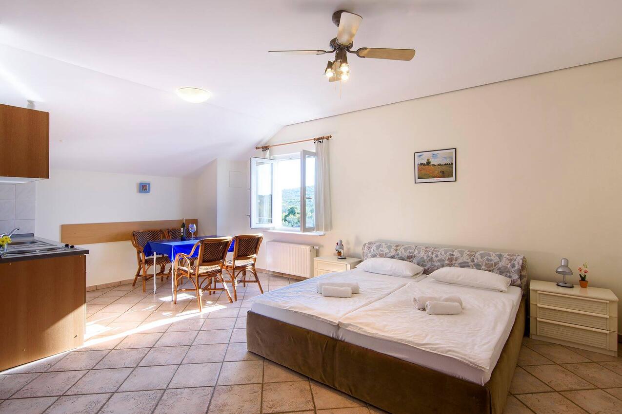 AS-19561-f - Private accommodation - Apartments with a parking space Jezera, Murter