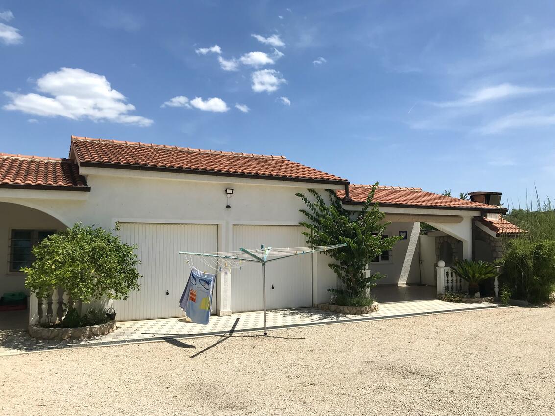 Courtyard - Apartments with a parking space Jezera, Murter