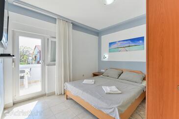 Lejlighedens parkeringsplads Vir - 19562