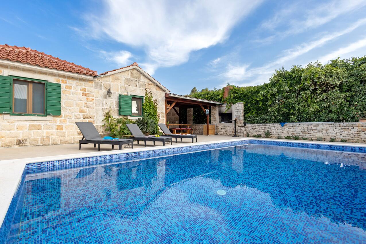 Family friendly house with a swimming pool Postira, Brač - 19563
