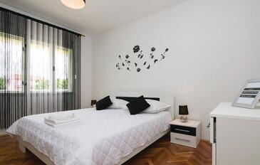 Family friendly house with a swimming pool Sukošan, Zadar - 19564