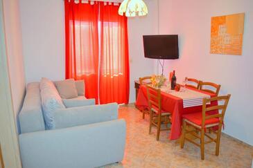 Vodice, Living room in the apartment, (pet friendly) and WiFi.