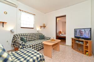 Two bedroom apartment Fažana (A-19595-a)