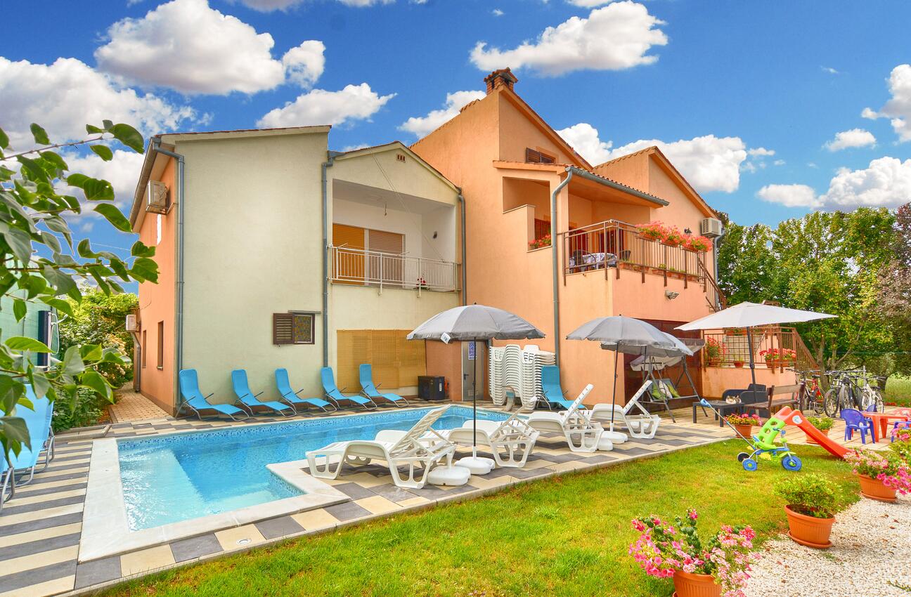 Family-friendly apartments with swimming pools Fažana - 19595