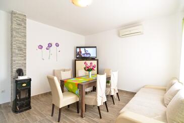 Family-friendly apartments with swimming pool Fažana - 19596