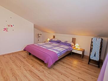 Lejligheder med pool egnet til familier med børn Fazana - 19596