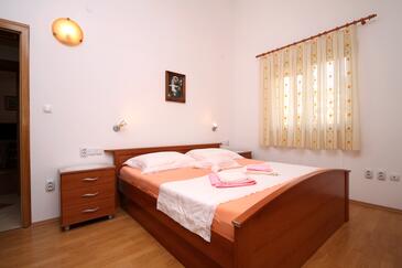 Apartamentos com varanda Jelsa, Dalmácia Central