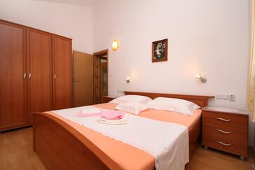 Apartamentos com varanda Jelsa, Dalmácia Central