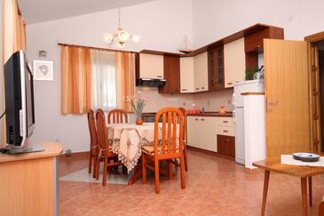 Apartamentos com varanda Jelsa, Dalmácia Central