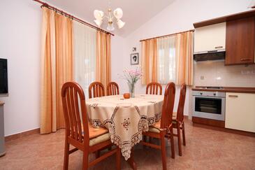 Apartamentos com varanda Jelsa, Dalmácia Central