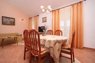 Apartamentos com varanda Jelsa, Dalmácia Central