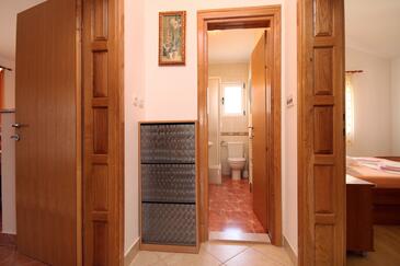 Apartamentos com varanda Jelsa, Dalmácia Central