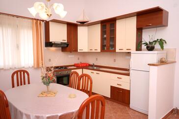 Apartamentos com varanda Jelsa, Dalmácia Central