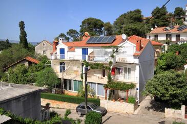Apartamentos com varanda Jelsa, Dalmácia Central