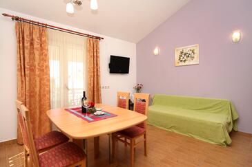 Apartamentos com varanda Jelsa, Dalmácia Central