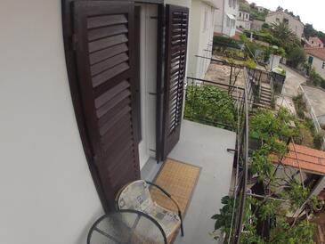 Apartamentos com varanda Jelsa, Dalmácia Central