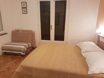 Apartamentos com varanda Jelsa, Dalmácia Central