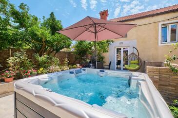 Apartamenty Z Parkingiem Mali Losinj, Losinj - 19618 - Mali Lošinj