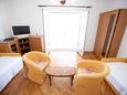 Lokva Rogoznica, Obývací pokoj v ubytování typu apartment, s klimatizací, domácí mazlíčci povoleni a WiFi.