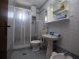 Lokva Rogoznica, Bagno nell'alloggi del tipo apartment, animali domestici ammessi e WiFi.