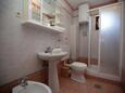 Lokva Rogoznica, Bathroom in the apartment, (pet friendly) and WiFi.