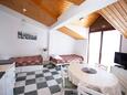 Lokva Rogoznica, Sala de estar en alojamiento de tipo apartment, aire acondicionado disponible, se admiten mascotas y WiFi.