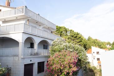 Lokva Rogoznica, Omiš, Property 19633 - Apartments near sea with pebble beach.