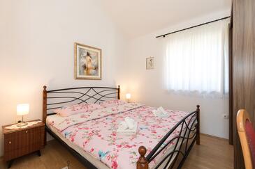 Apartamento para dos personas Baska, Krk (A-19675-a)