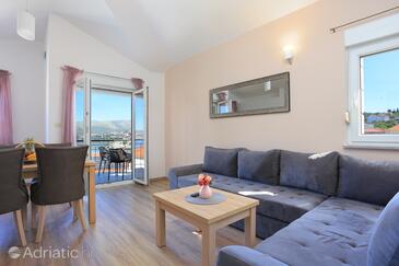 Ferienwohnungen mit Parkplatz Okrug Gornji, Ciovo - 19711