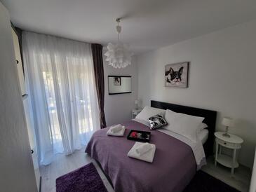 Apartments with WiFi Zadar - 19714