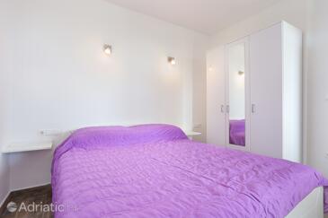 Ferienwohnungen mit Parkplatz Kanica, Rogoznica - 19716