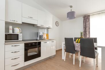 Ferienwohnungen mit Parkplatz Kastel Stari, Kastela - 19740