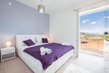 Apartments with parking space Kaštel Stari, Kaštela - 19740