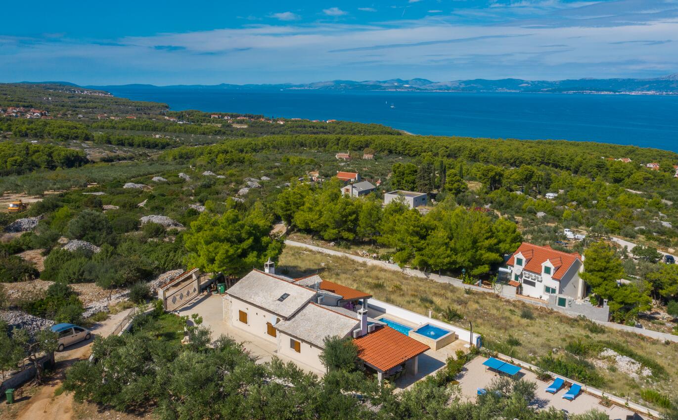 Family friendly house with a swimming pool Supetar, Brač - 19757